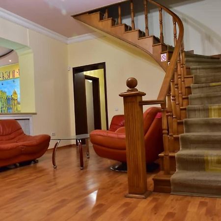 Gyumri Hotel 耶烈万 外观 照片