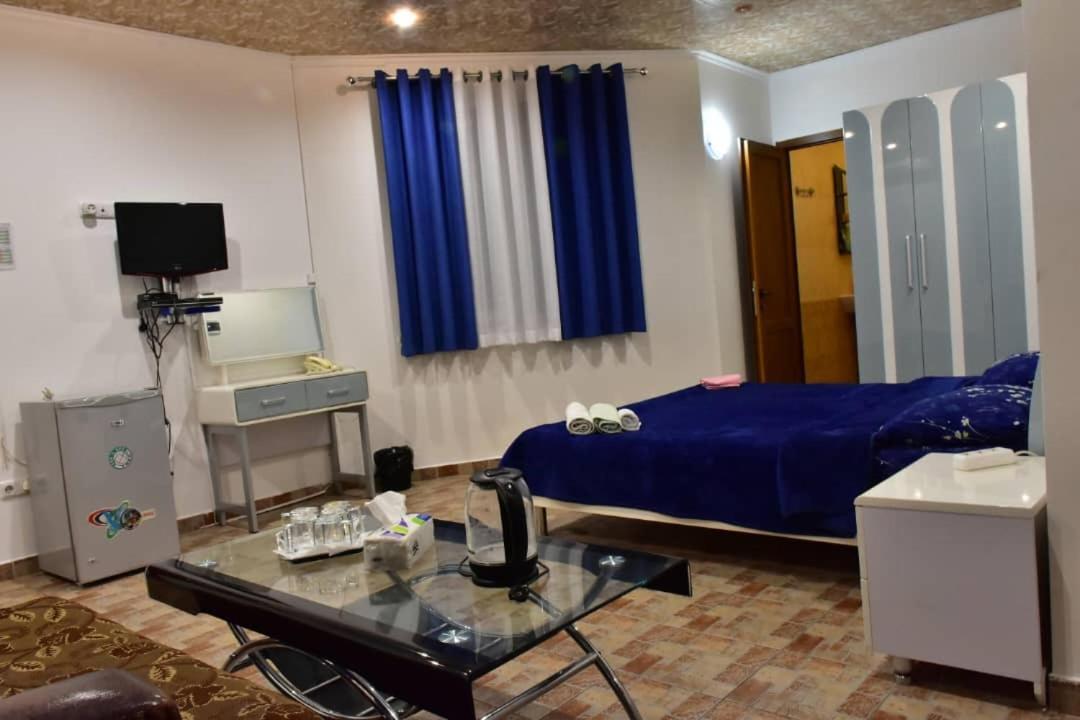 Gyumri Hotel 耶烈万 外观 照片
