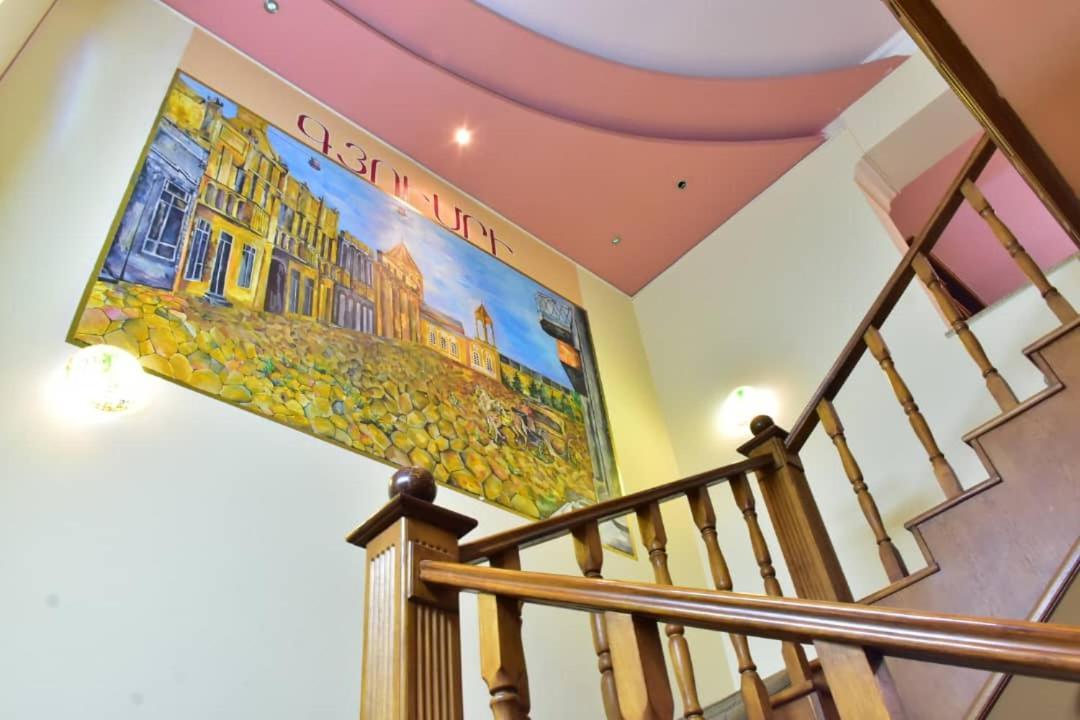 Gyumri Hotel 耶烈万 外观 照片