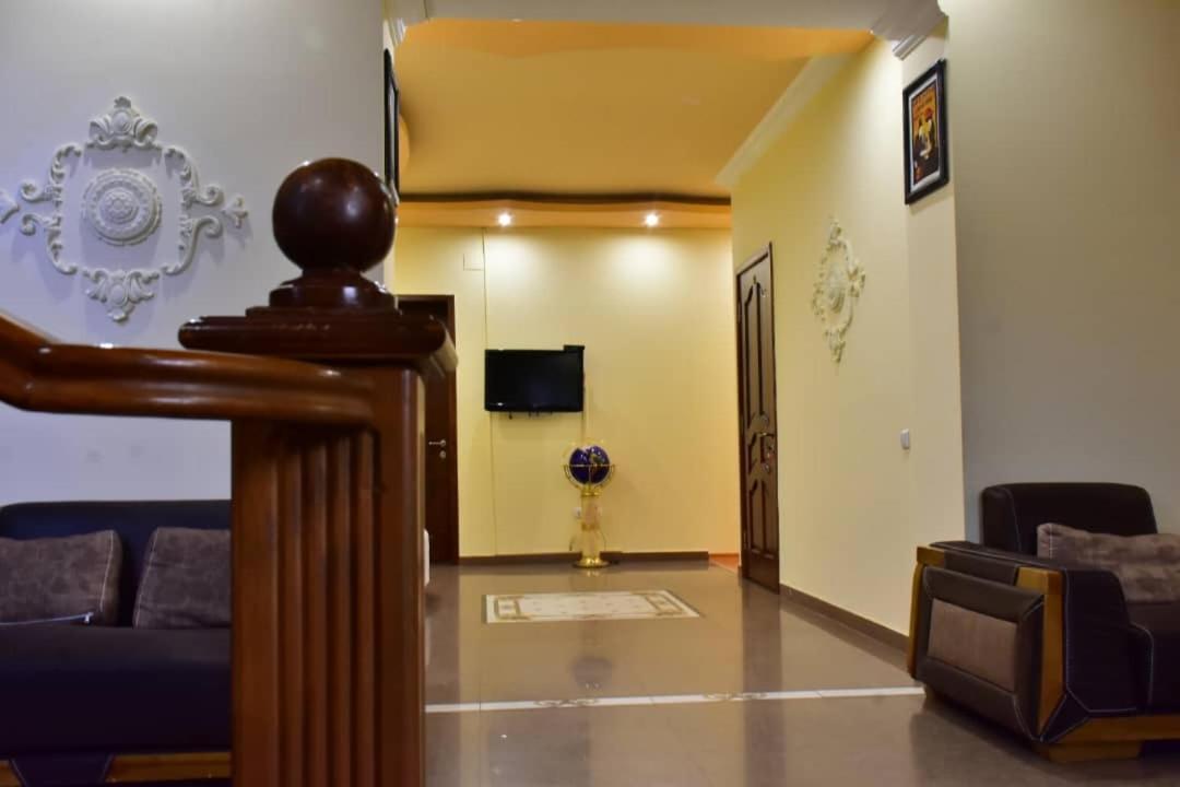 Gyumri Hotel 耶烈万 外观 照片