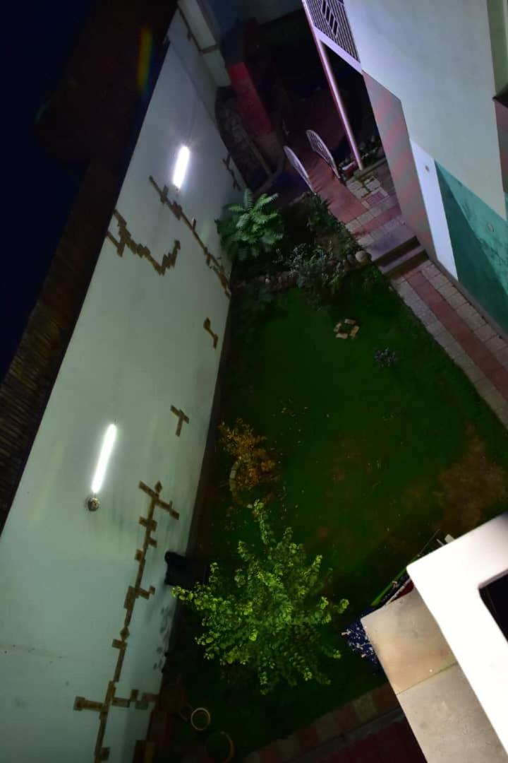 Gyumri Hotel 耶烈万 外观 照片