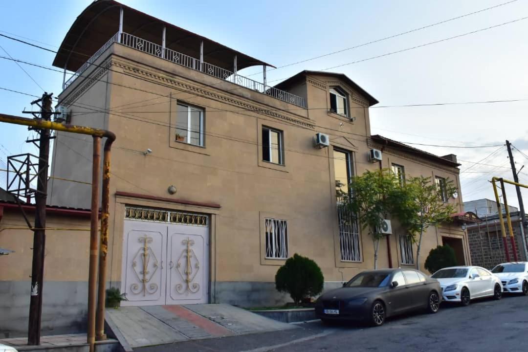 Gyumri Hotel 耶烈万 外观 照片