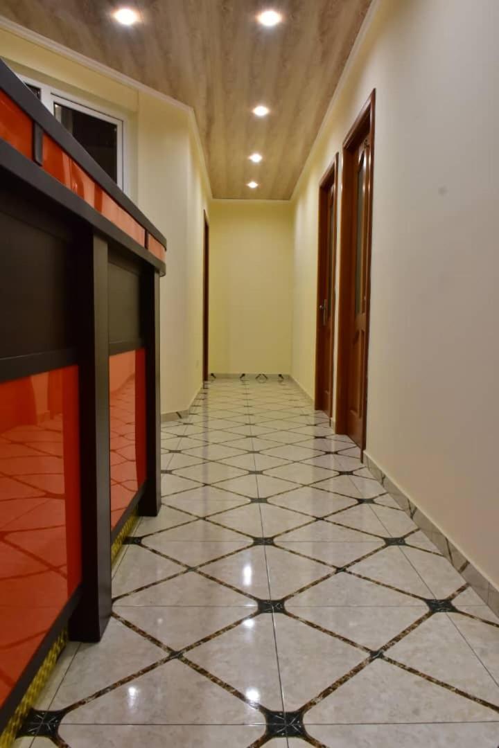 Gyumri Hotel 耶烈万 外观 照片