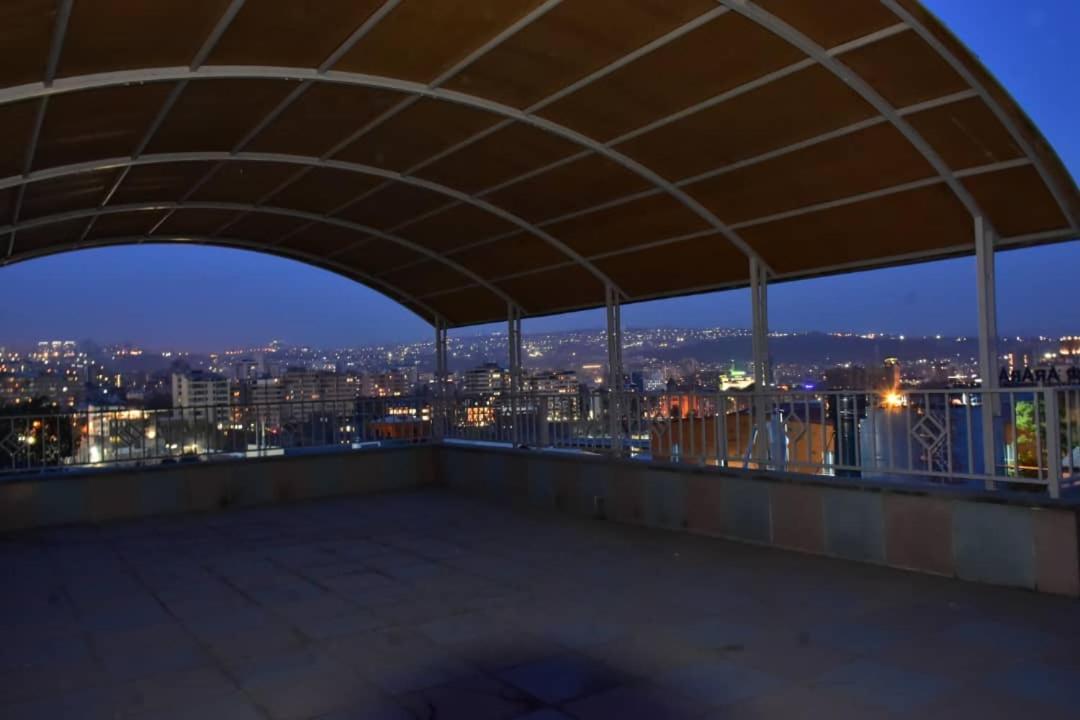 Gyumri Hotel 耶烈万 外观 照片